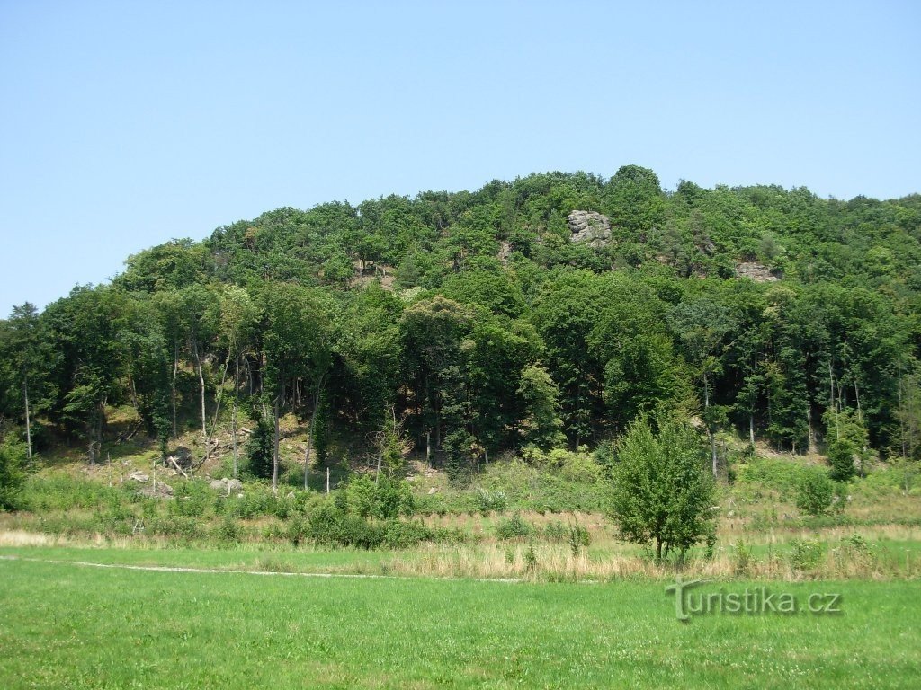 Slab rotsen boven de vallei