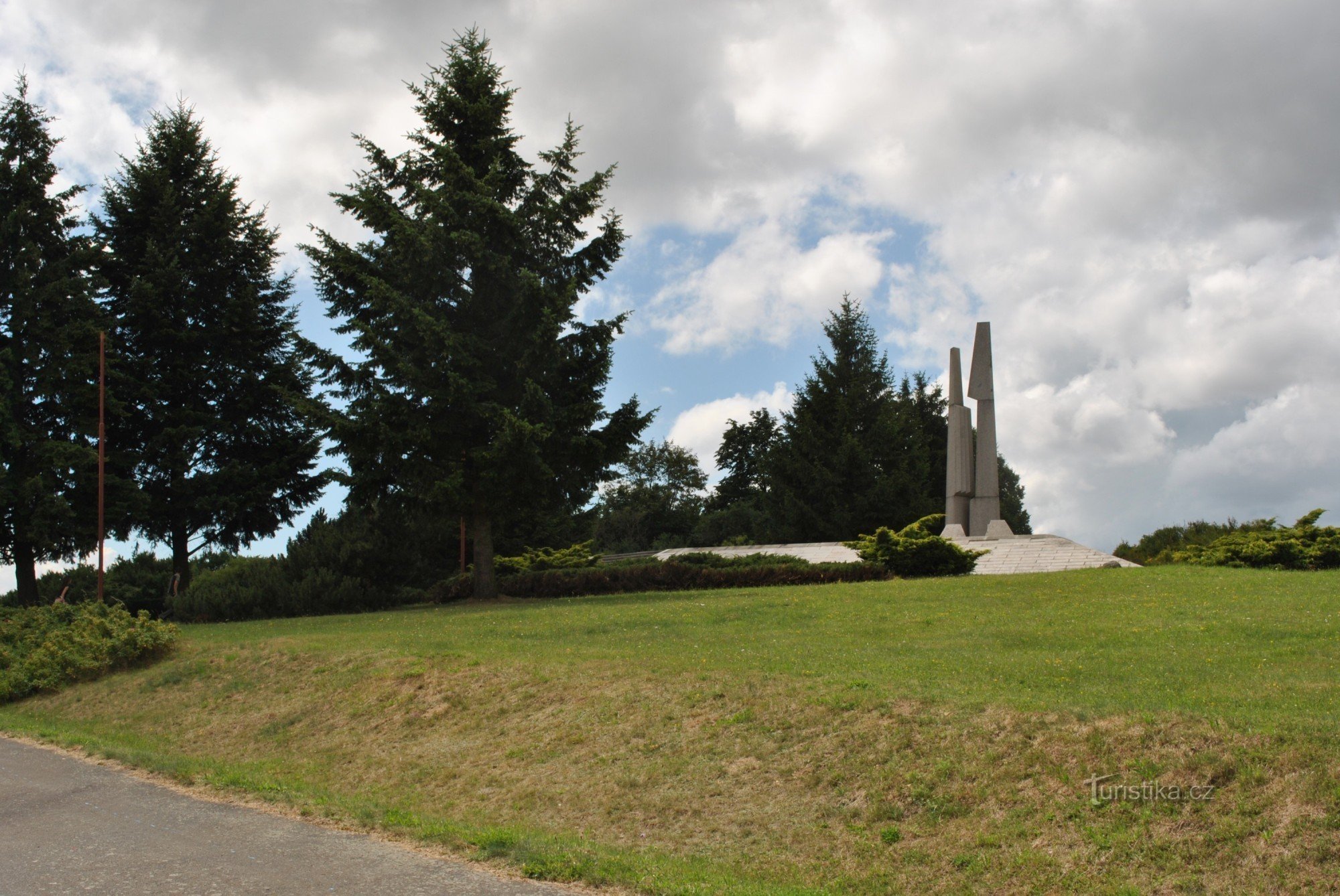 Slivice - monument från parkeringen