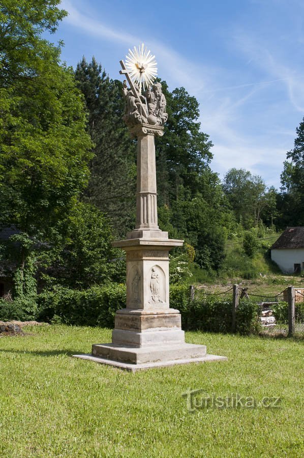 La colonne est visiblement en bon état