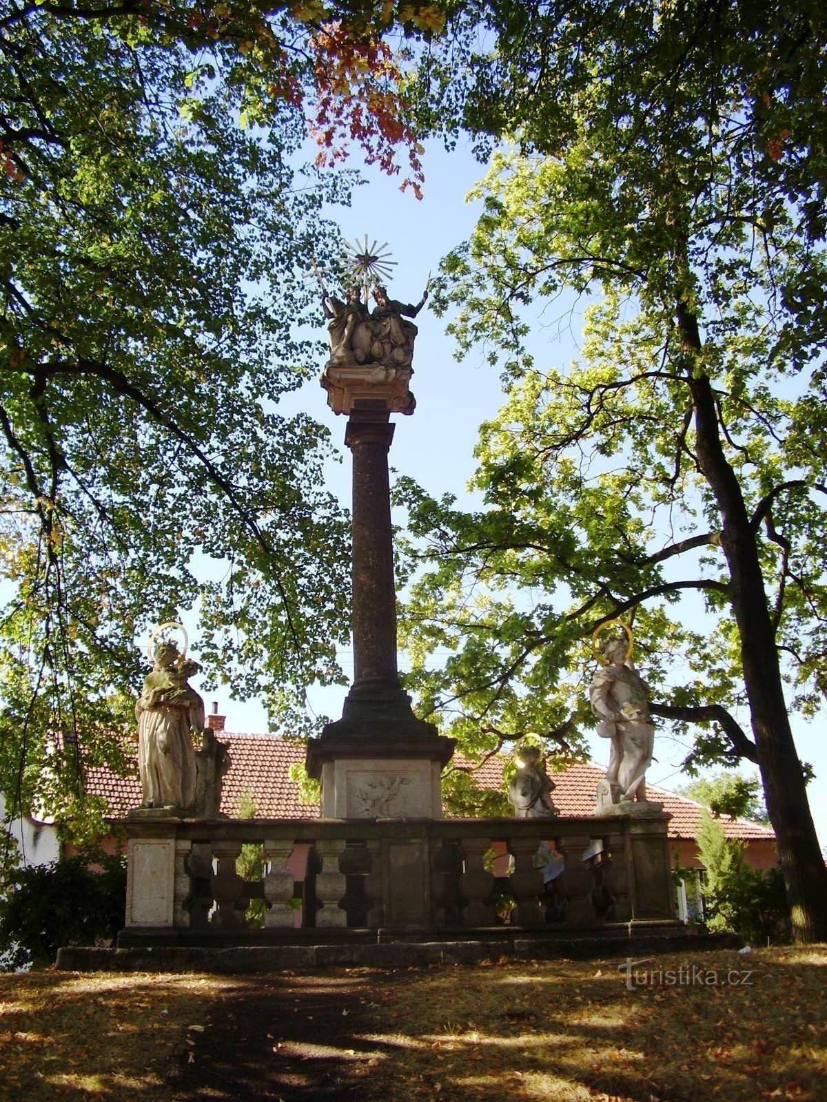 Den heliga treenighetens kolumn i Budišov nära Třebíč