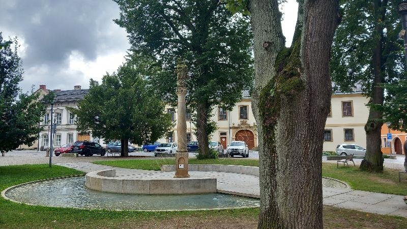 sloup Panny Marie s Ježíškem