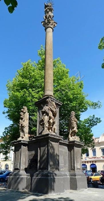 sloup se sochou Panny Marie (Immaculata)