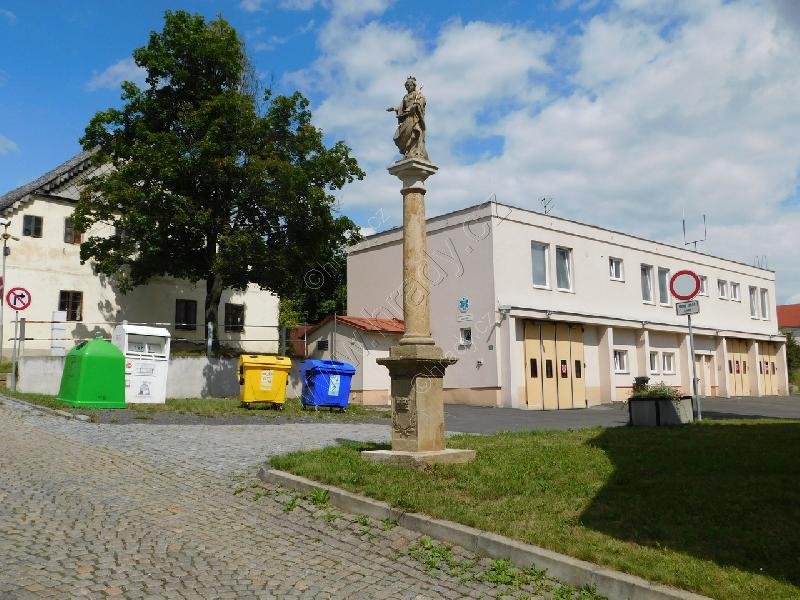 sloup se sochou sv. Alžběty