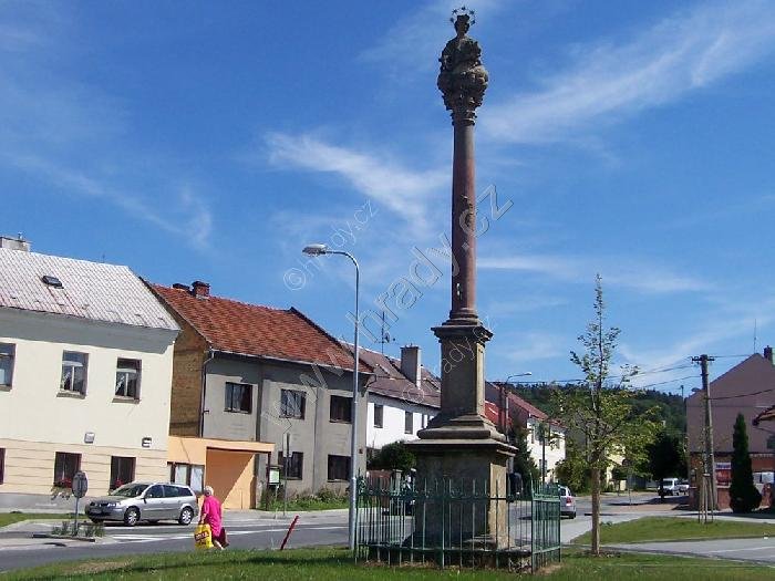 sloup se sochou sv. Jana Nepomuckého