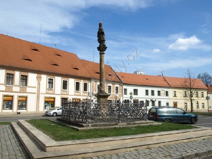 sloup se sochou sv. Jana Nepomuckého