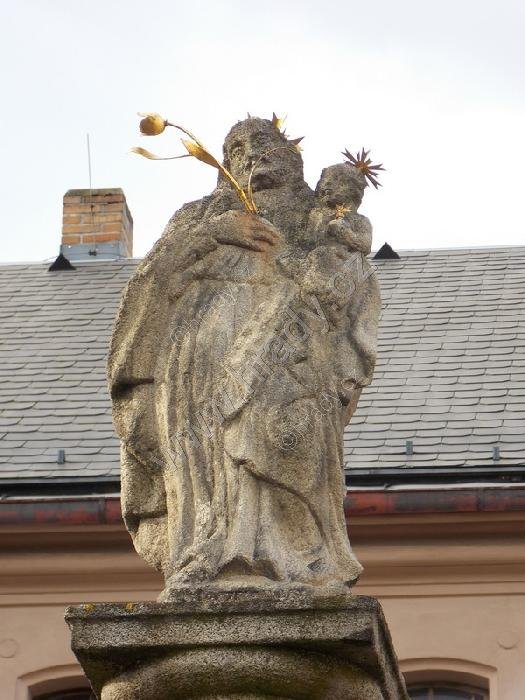 sloup se sochou sv. Josefa s Jezulátkem