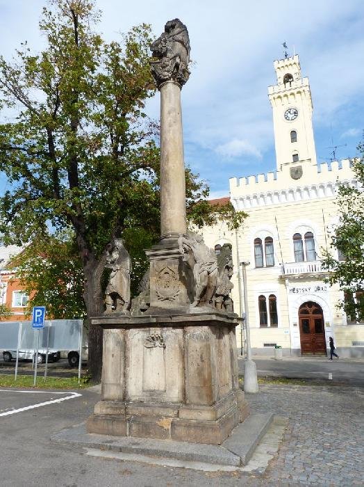 sloup se sousoším Piety