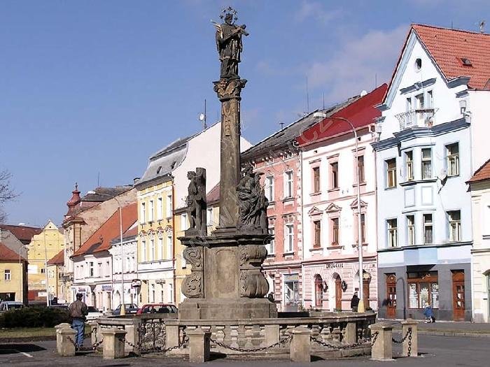 sloup sv. Jana Nepomuckého