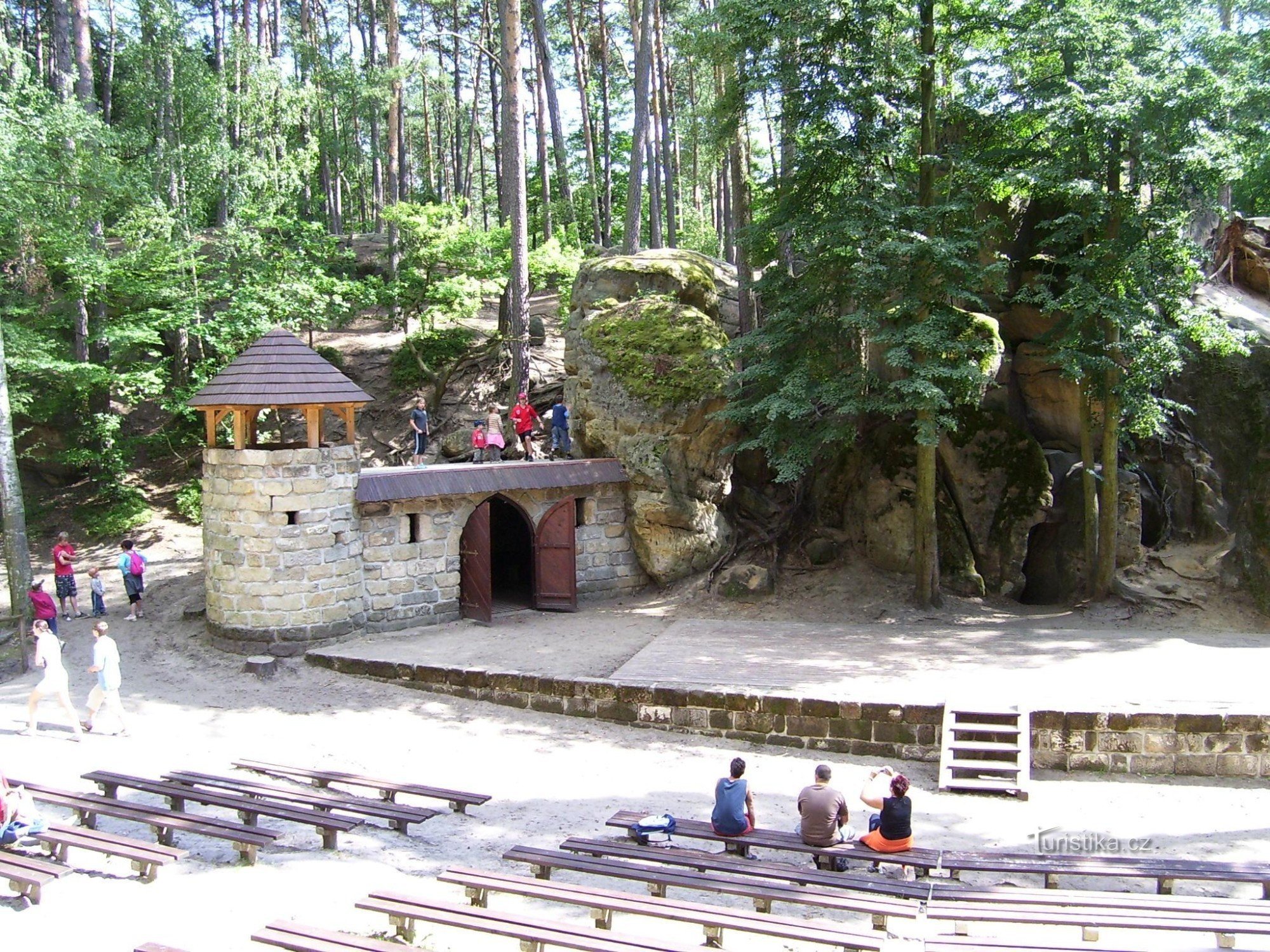 Sloup v Čechách - lesní divadlo