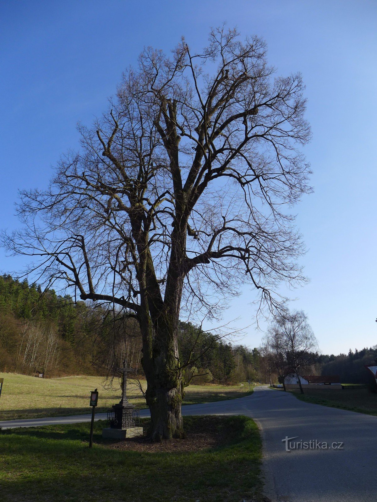 Pylväs Moravian Karst - lehmus lähellä Hřebenáči