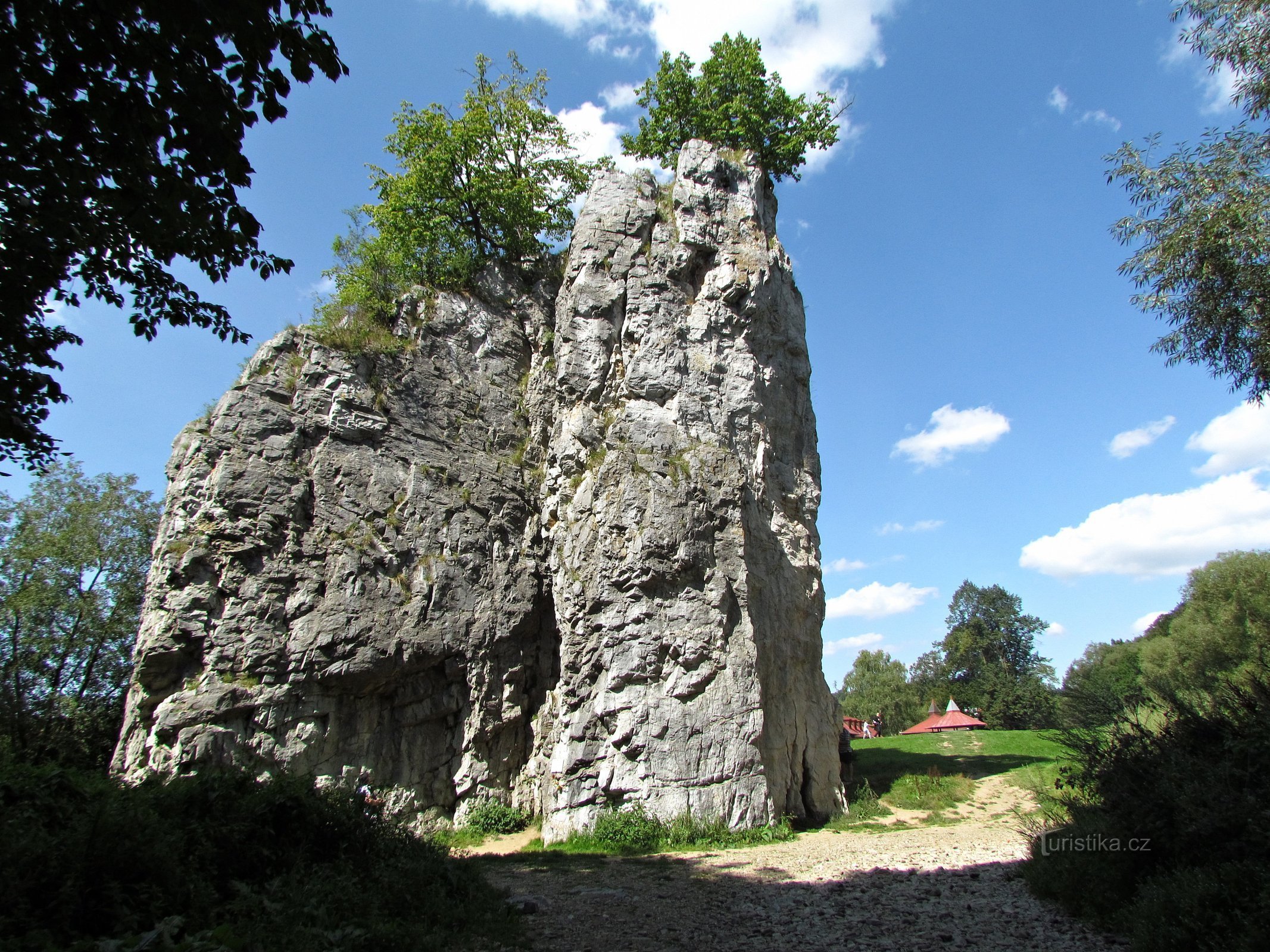 Columnar rocks and ridges