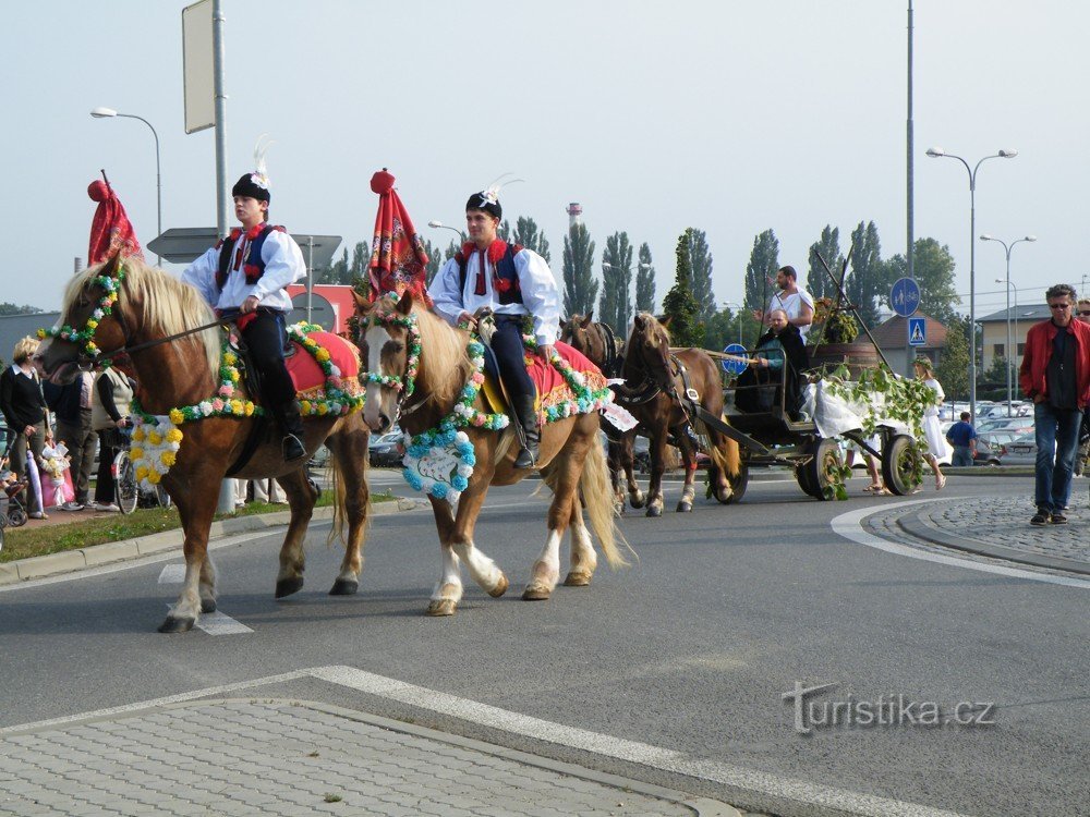 Słowackie festiwale wina i folkloru, parada