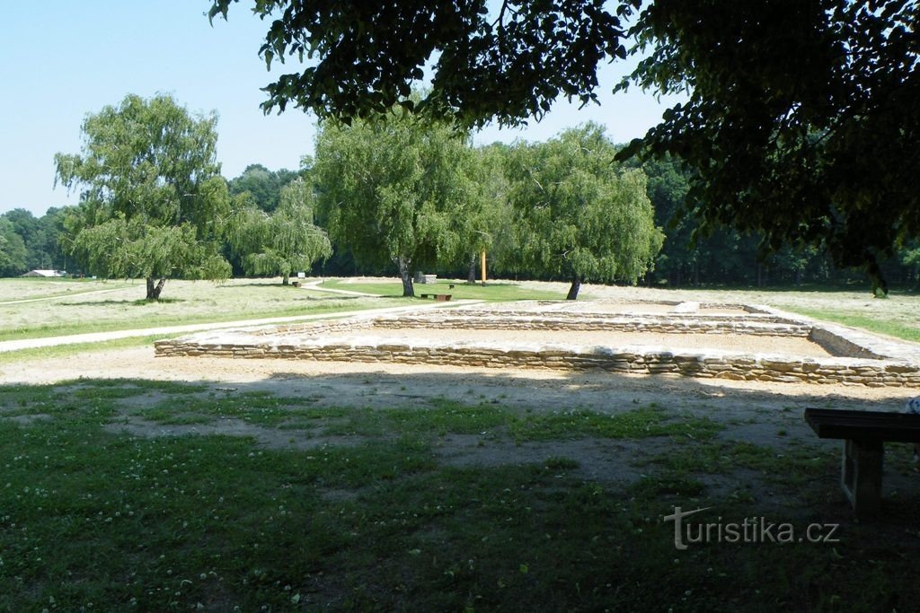 Colline slave Mikulčice - basilique