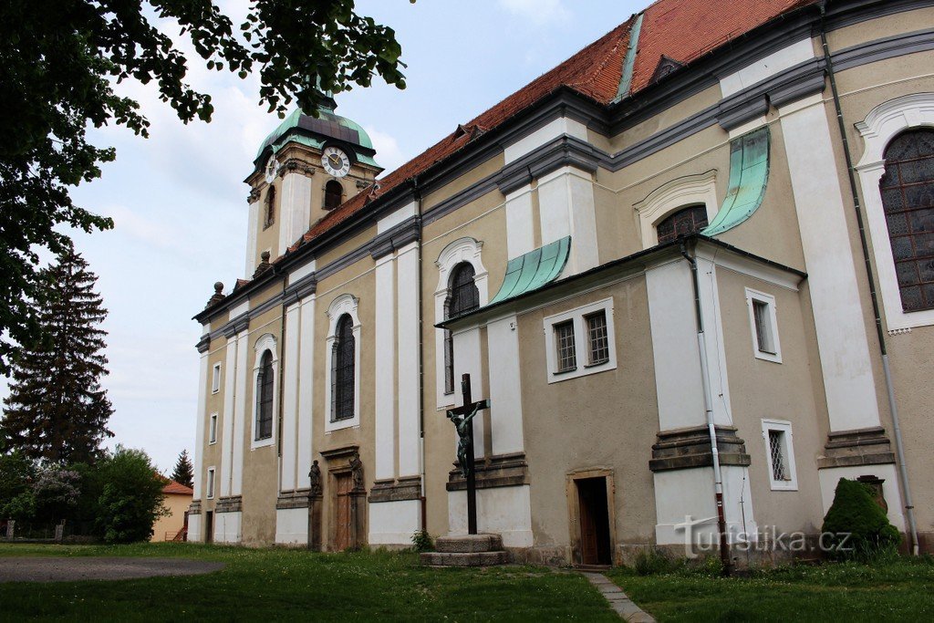 Šluknov, jižní strana kostela sv. Václava