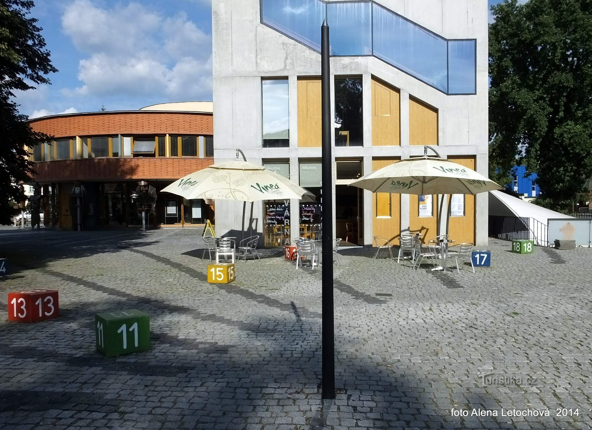 Sonnenuhr im Puppentheater in Ostrava