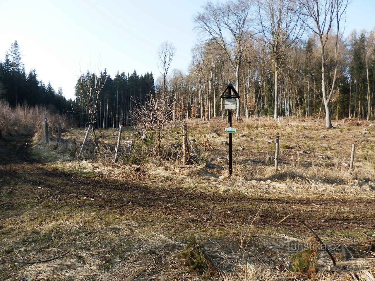 Follow the yellow road to Dubenc