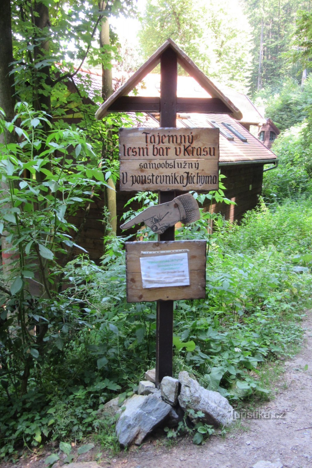 Signpost to the bar by the blue-marked tourist route