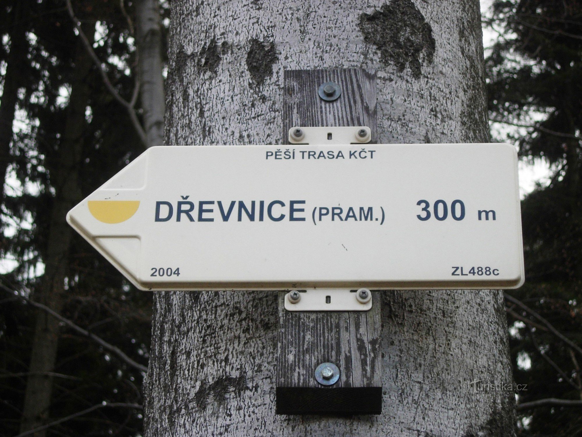 Wegwijzer naar de Dřevnice-bron