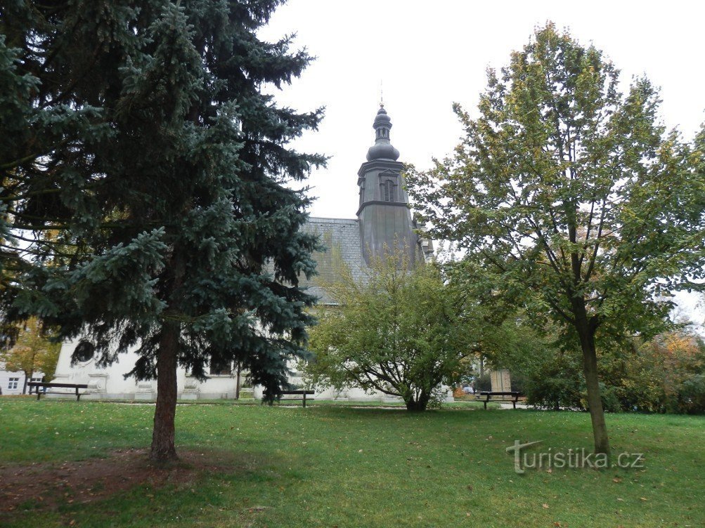 Smetanovy sady s kostelem svatého Ducha