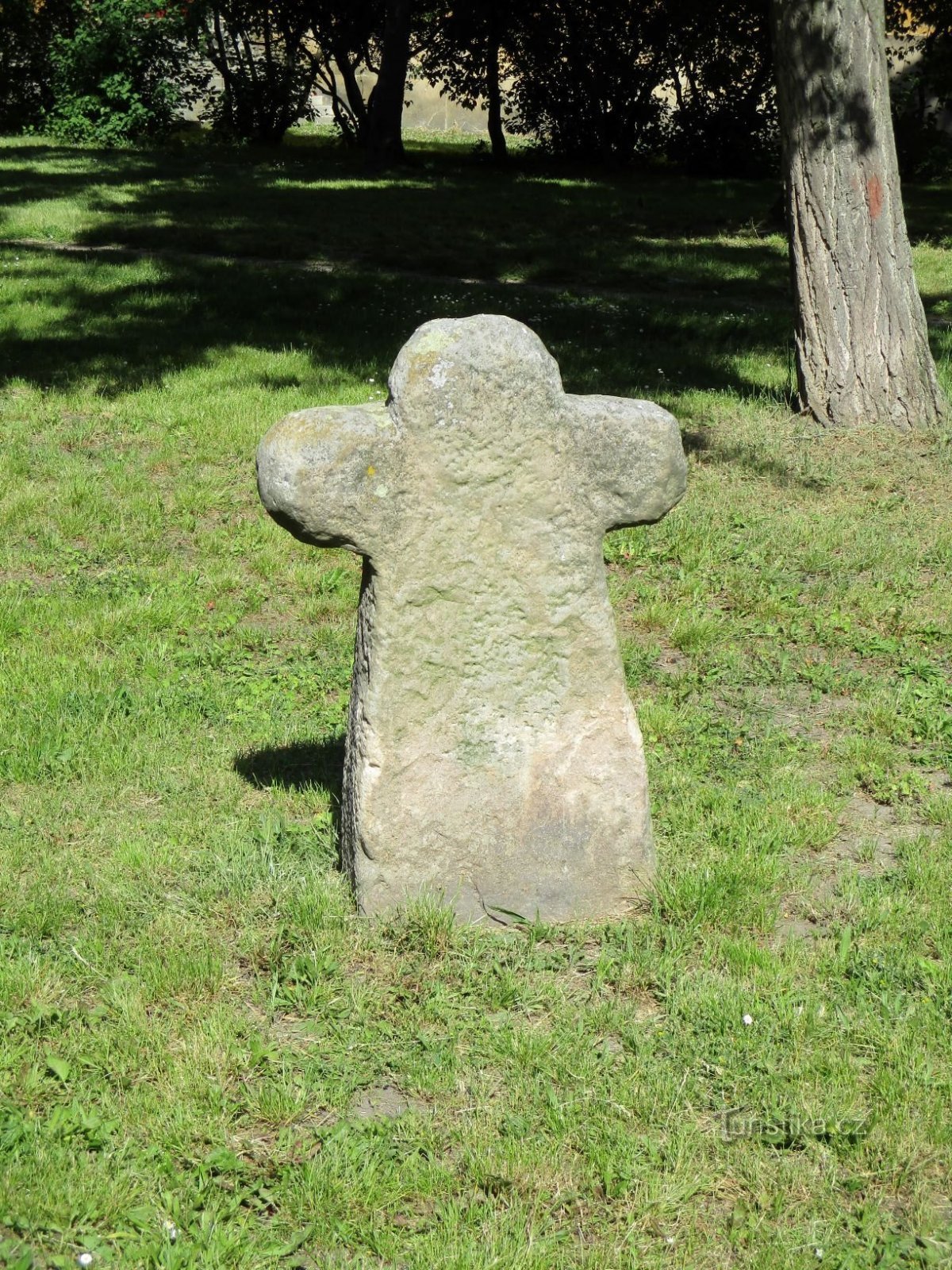 Versöhnungs- oder Grenzkreuz bei der Kirche der Himmelfahrt des Herrn (Josefov, 1.6.2020. Juni XNUMX)