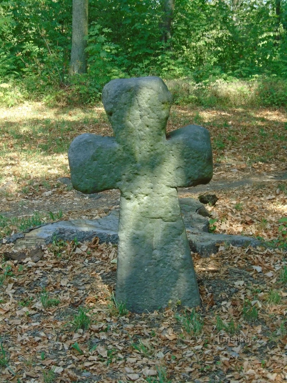 Smírčí či mezní kříž v Masarykových sadech (Josefov, 17.8.2018)