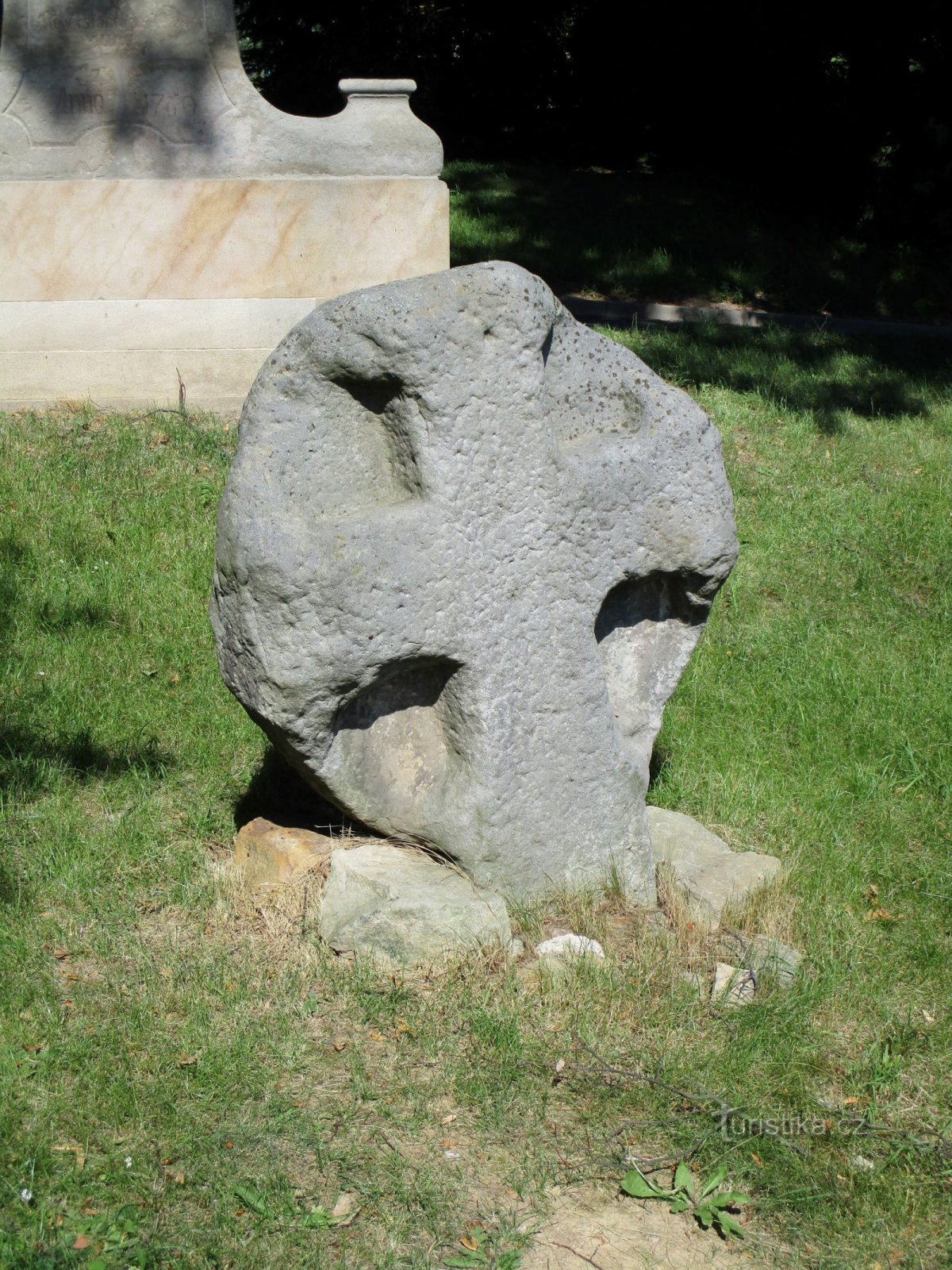 Cruz de la Reconciliación (Balneario Velichovka, 25.6.2019/XNUMX/XNUMX)