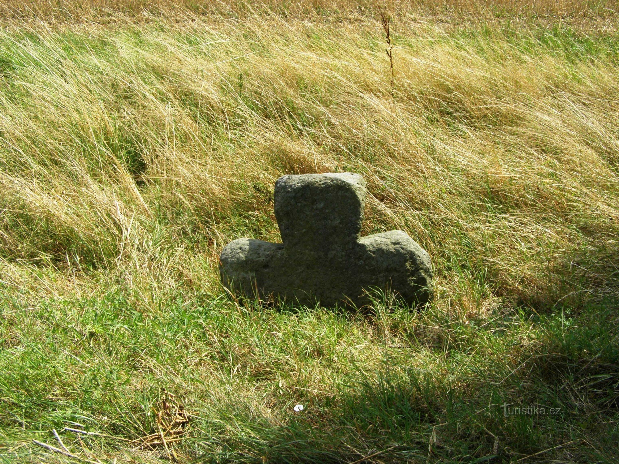 cruz de reconciliación cerca de Doubravice