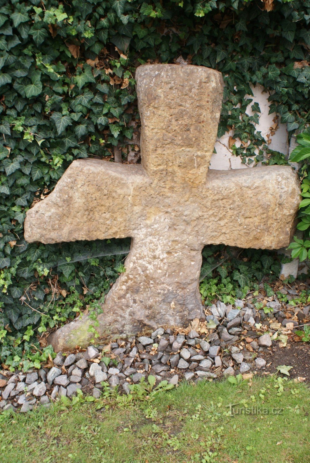 Хрест примирення в Брежіні