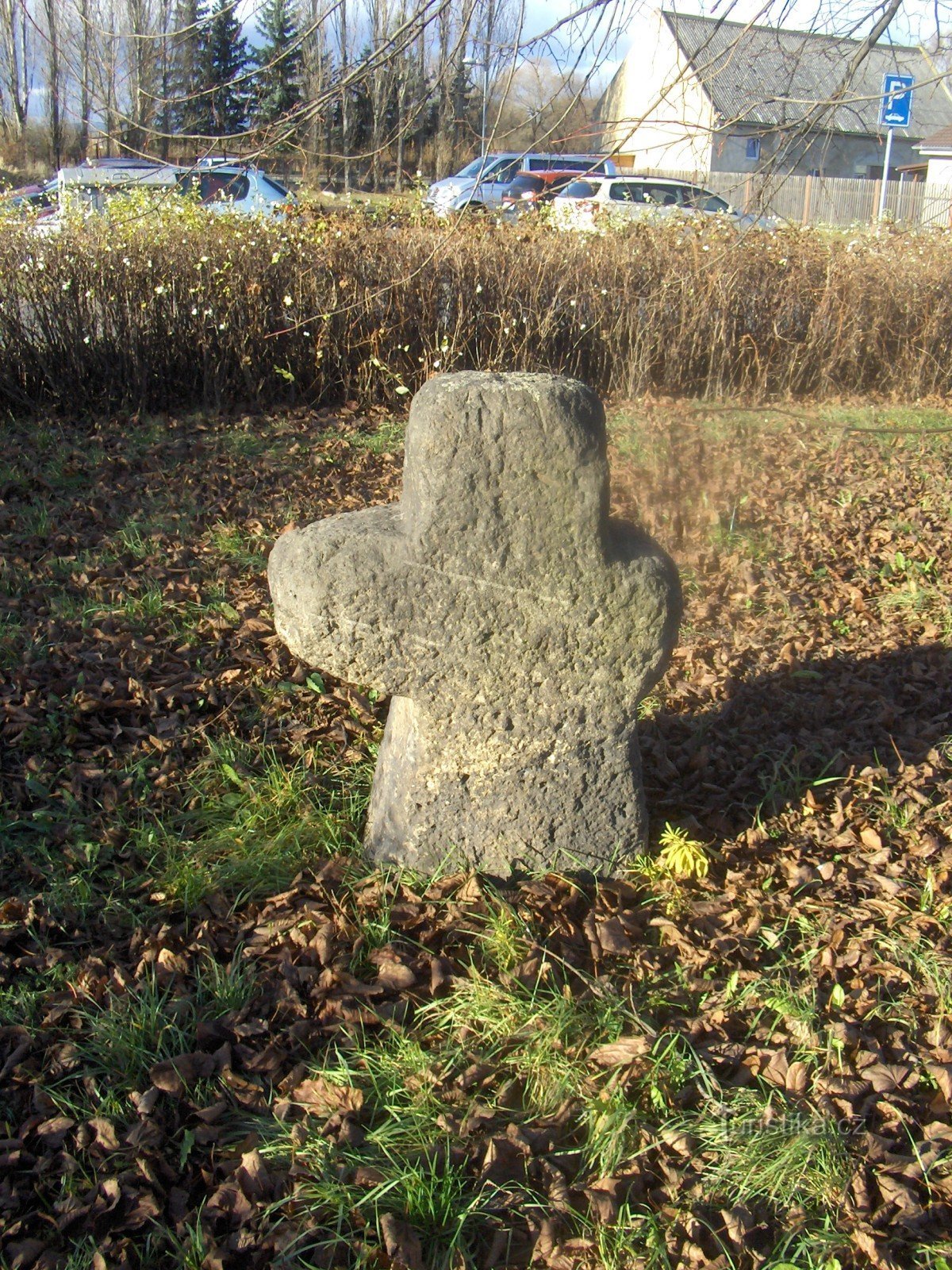 Všehrd の和解の十字架。