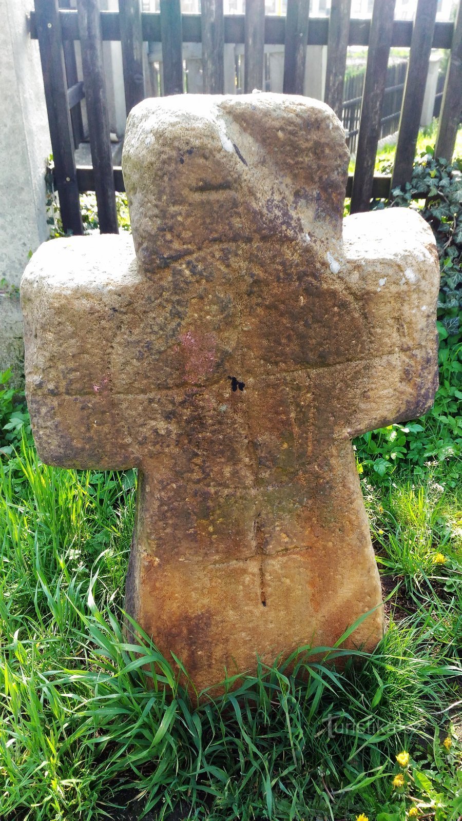 Smírčí kříž Žandov
