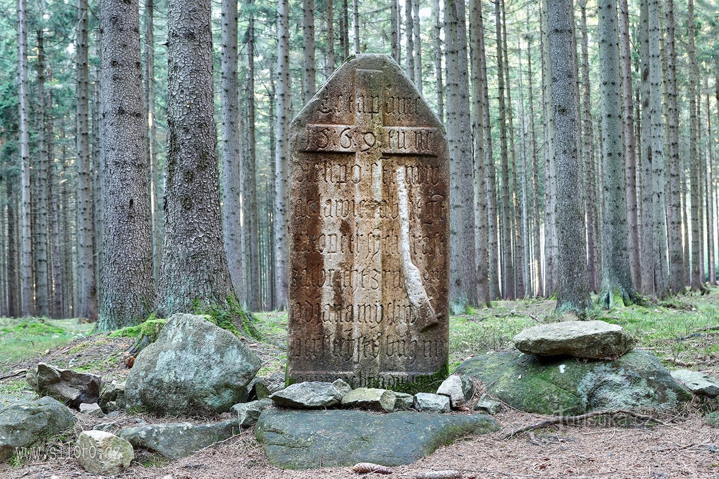 Kamień krzyża pojednania w pobliżu Vojtěchova, Vysočina