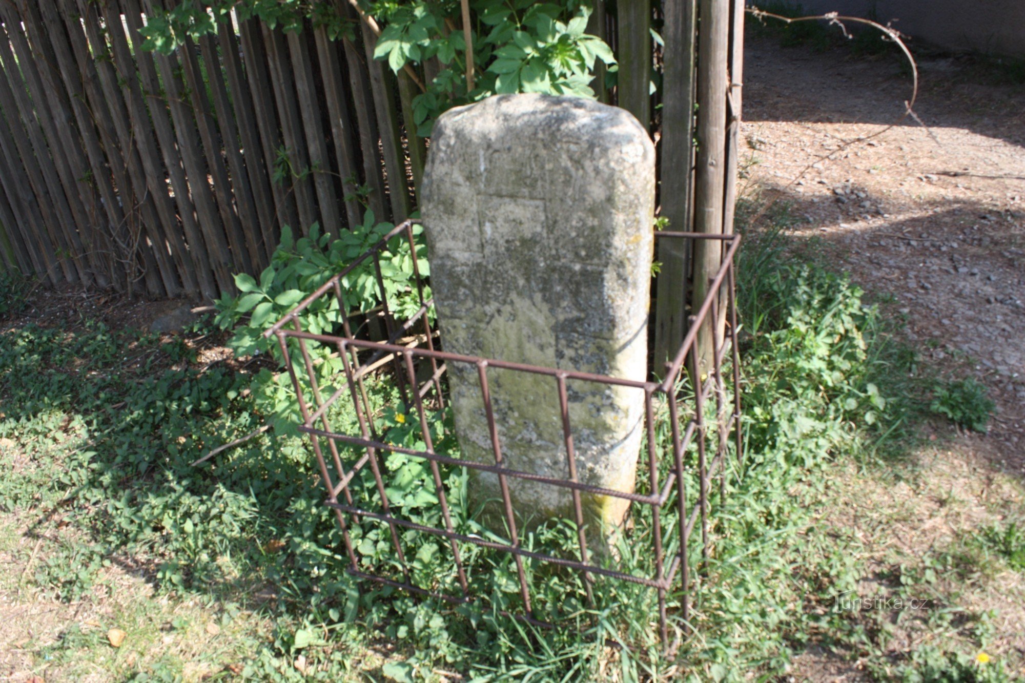 Verzoeningskruissteen in Pustimer