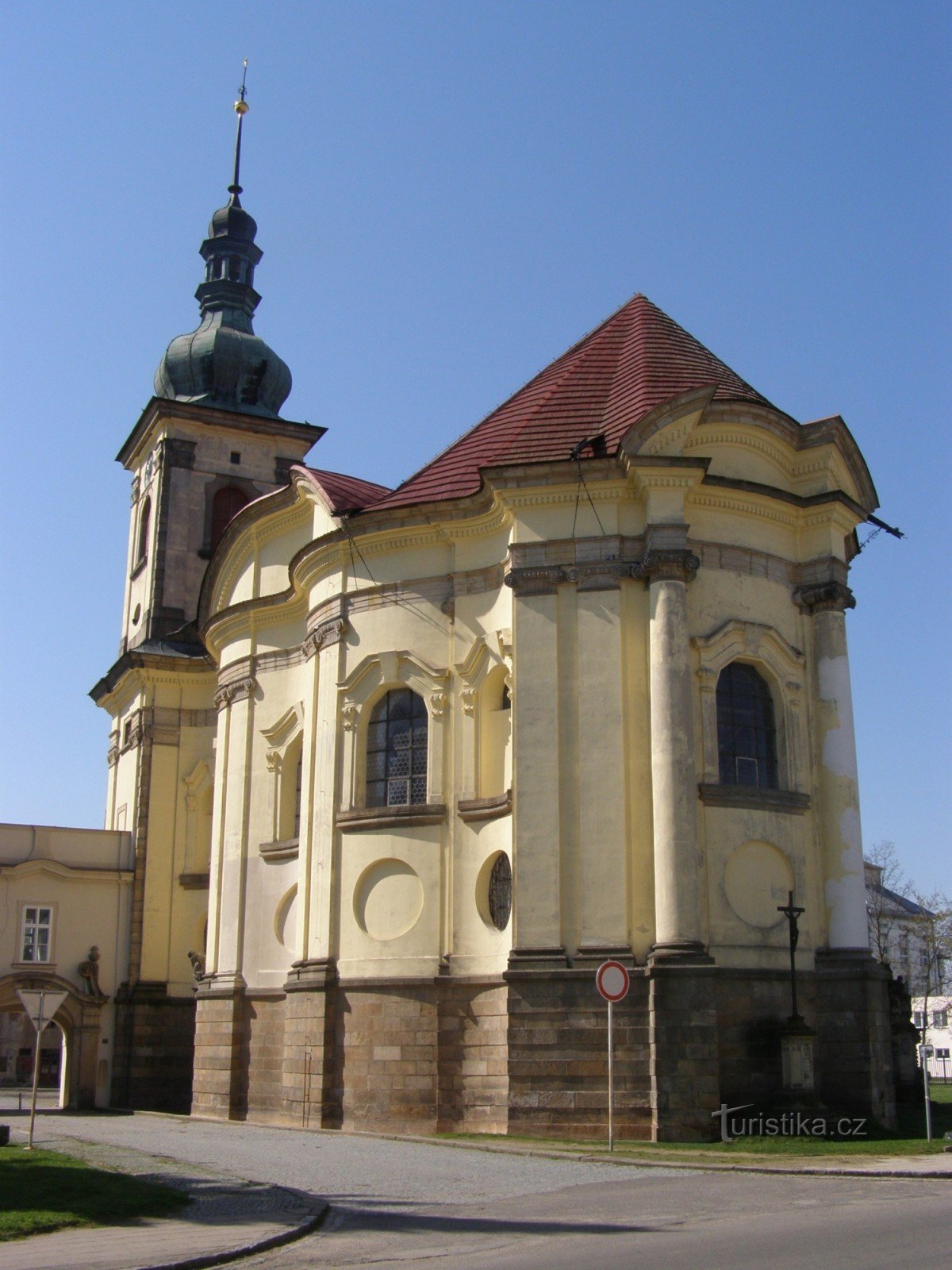 Smiřice - helligtrekongers slotskapel