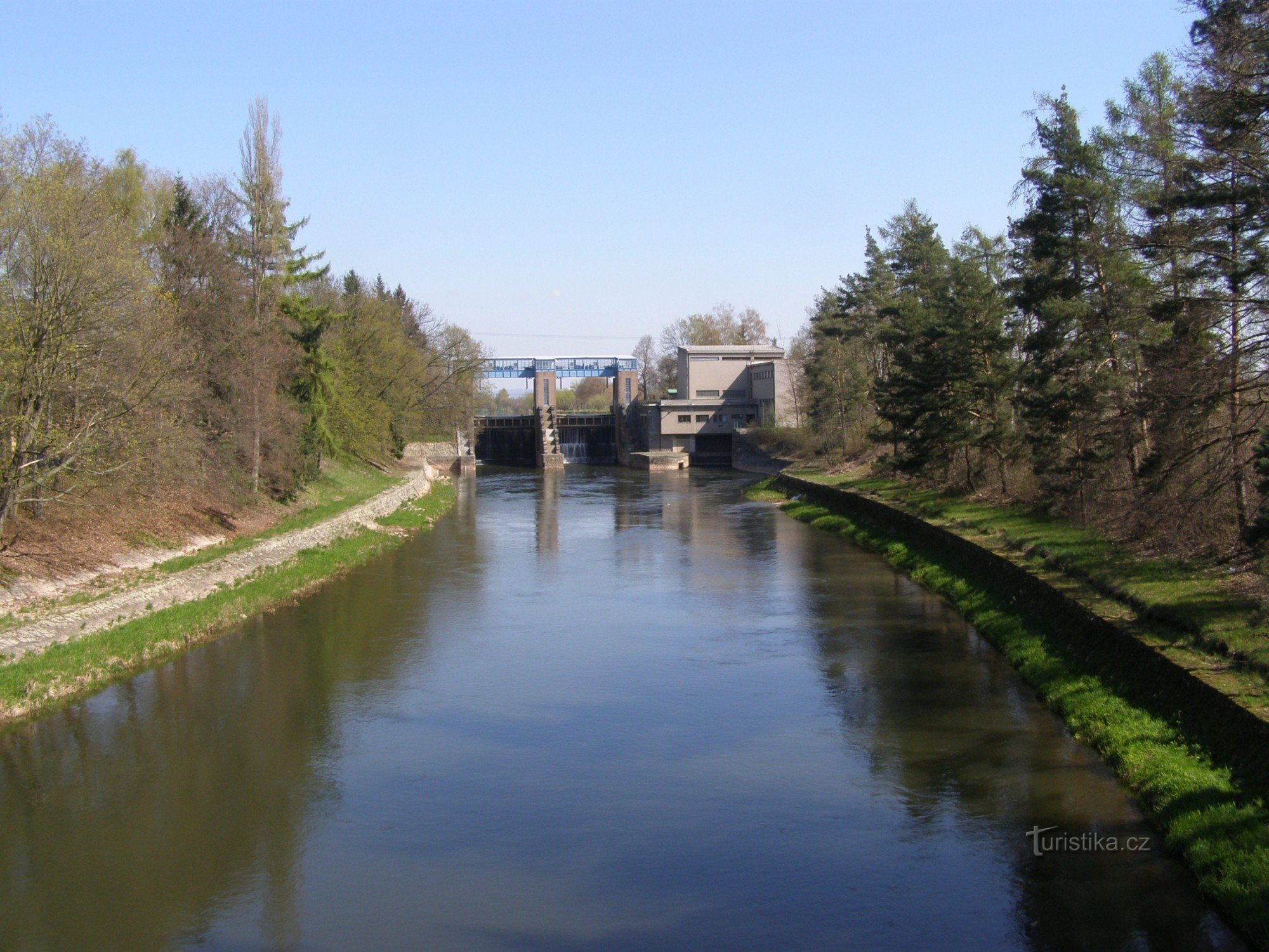 Smiřický-dammen - vattenkraftverk på Elbe
