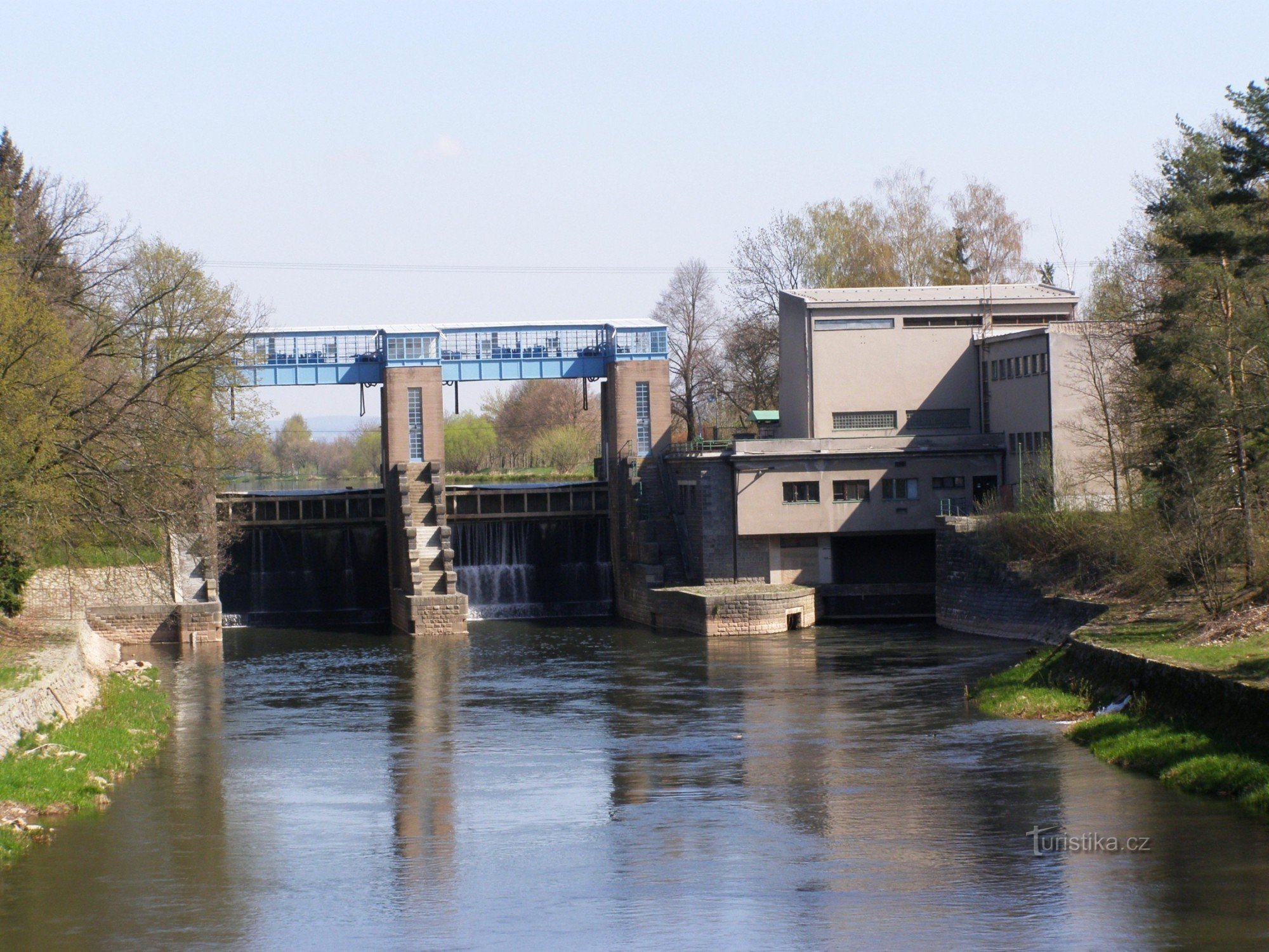 Smiřický-dammen - vattenkraftverk på Elbe