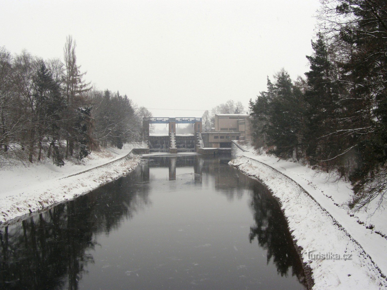 Represa Smiřický - usina hidrelétrica no Elba