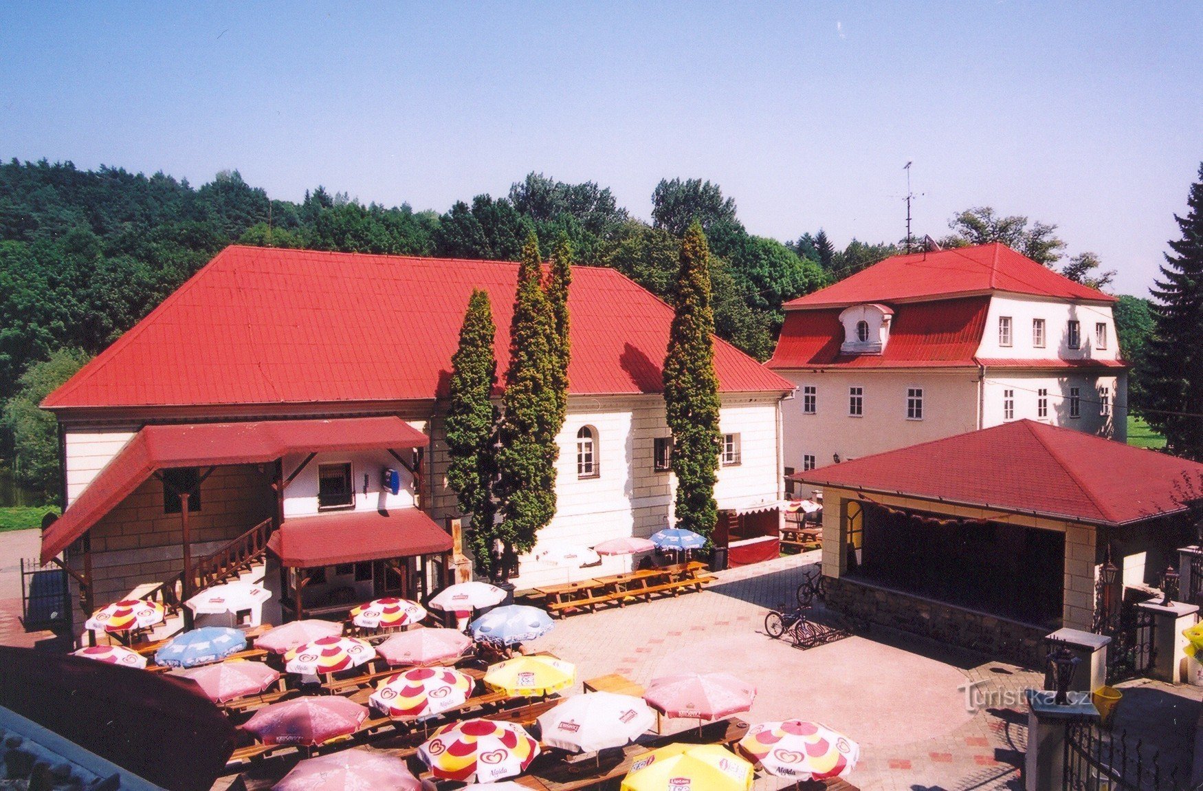 Smraďavka - gyógyfürdő épület és étterem