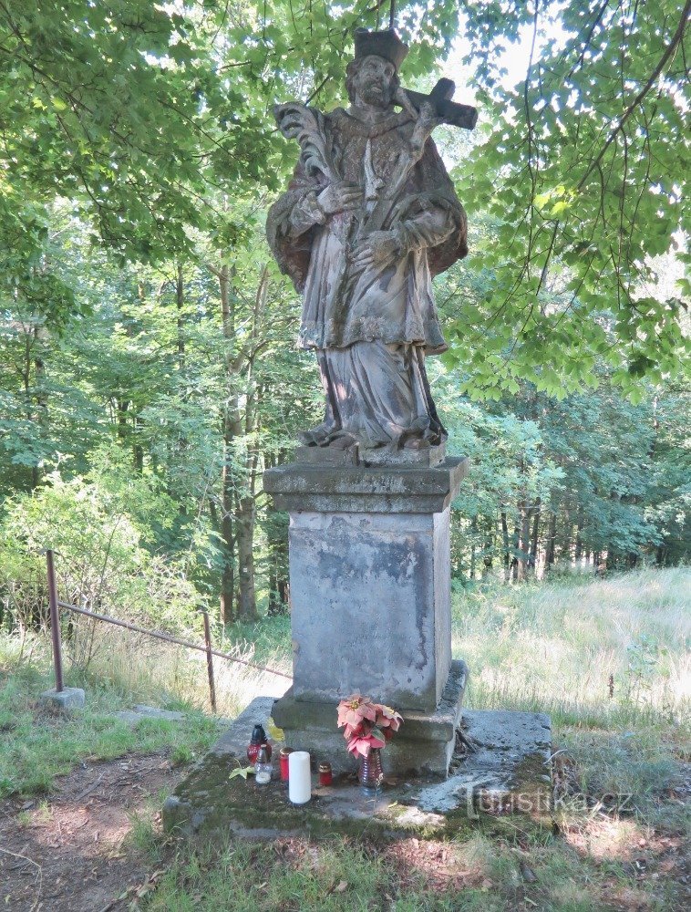 Sněžná (Krásná Lípa) - standbeeld van St. Jan Nepomuck