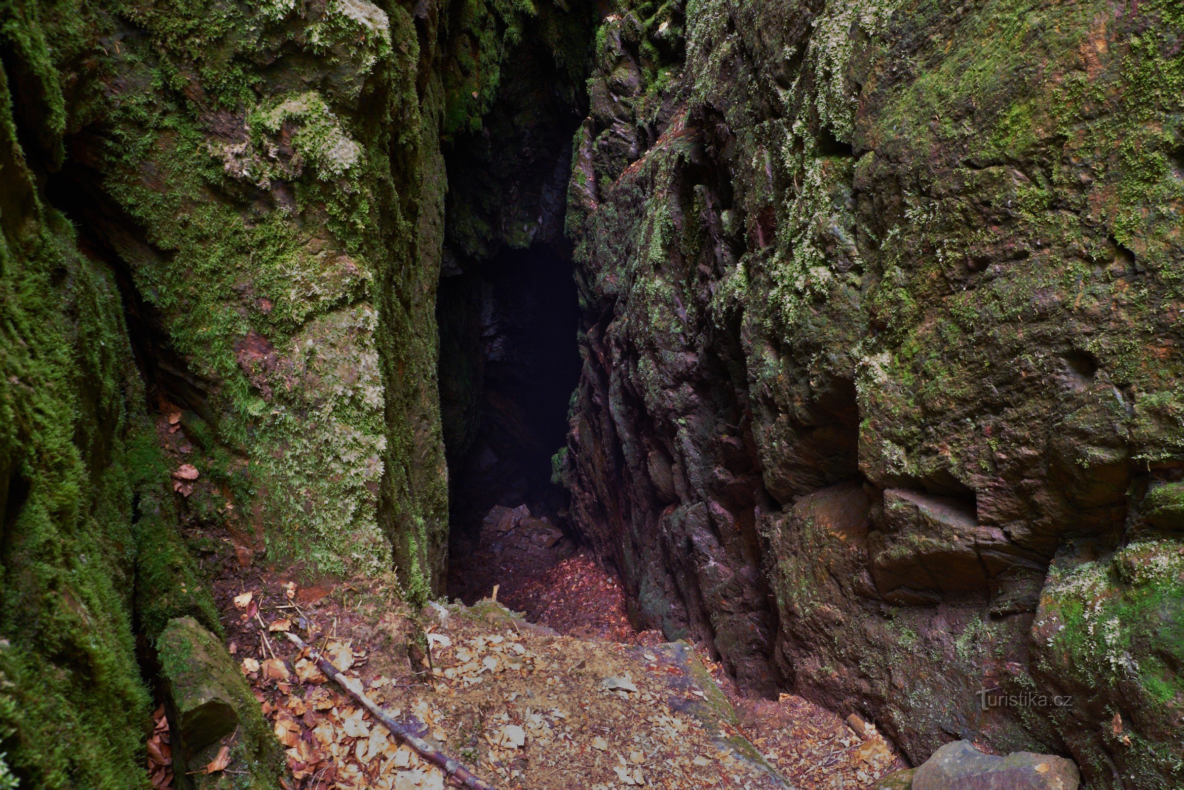 Snow pits - the main cave