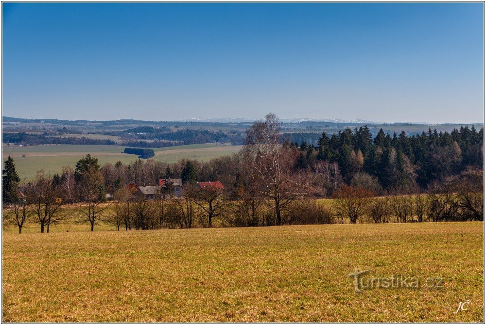 Lowering the ridge of the Orlické Mountains around Zemská brana makes it possible to see the Králický Sněžník