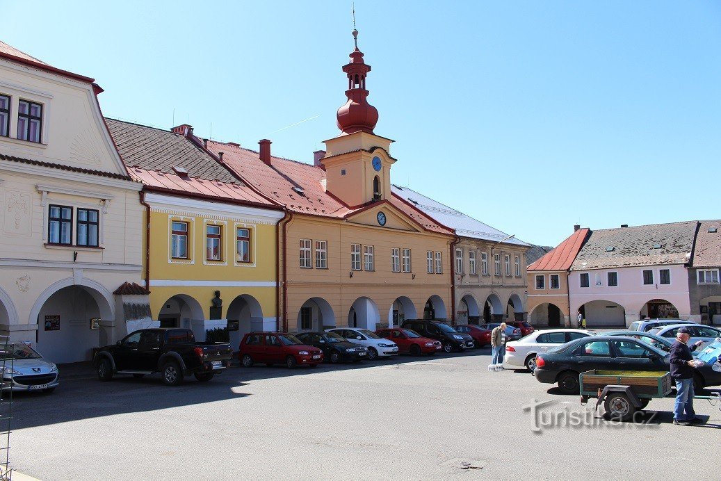 Sobotka, a antiga prefeitura na praça