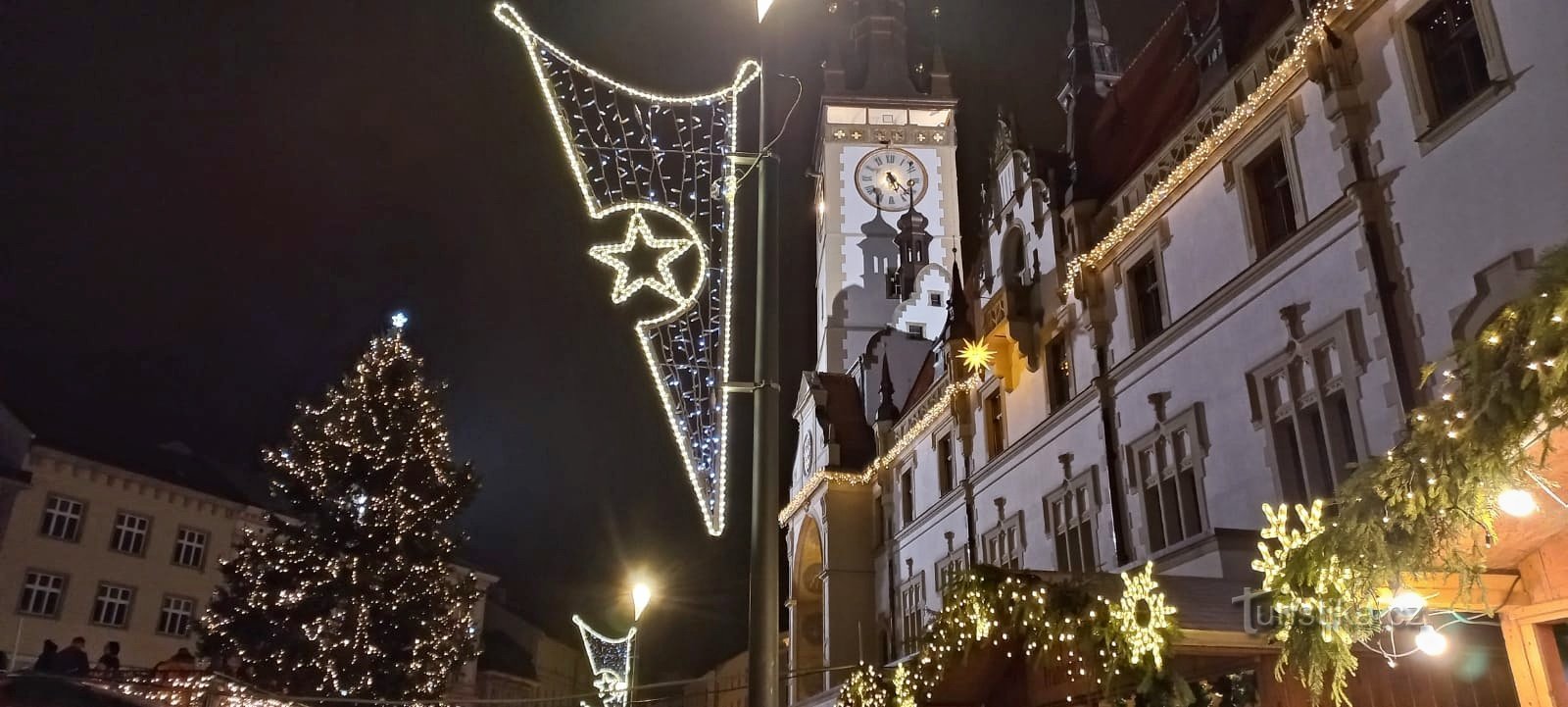 Samstagabend vor dem Rathaus