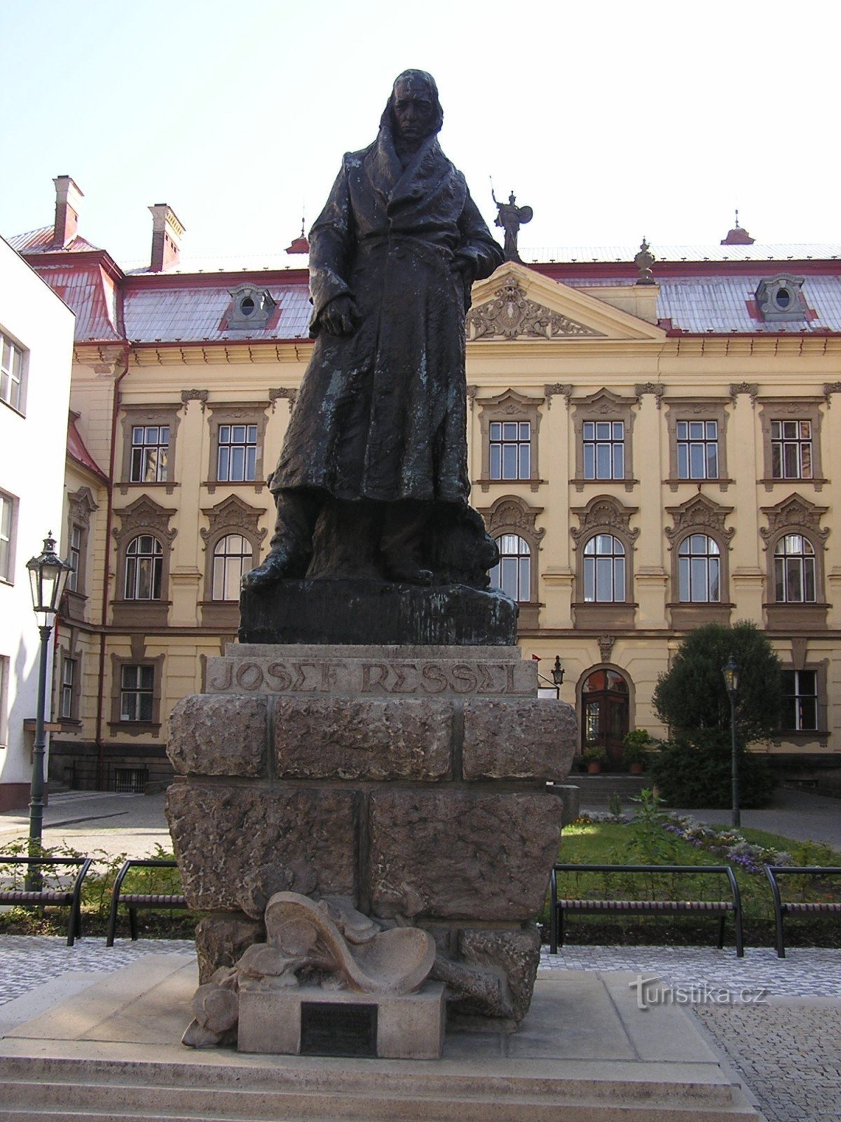 statua