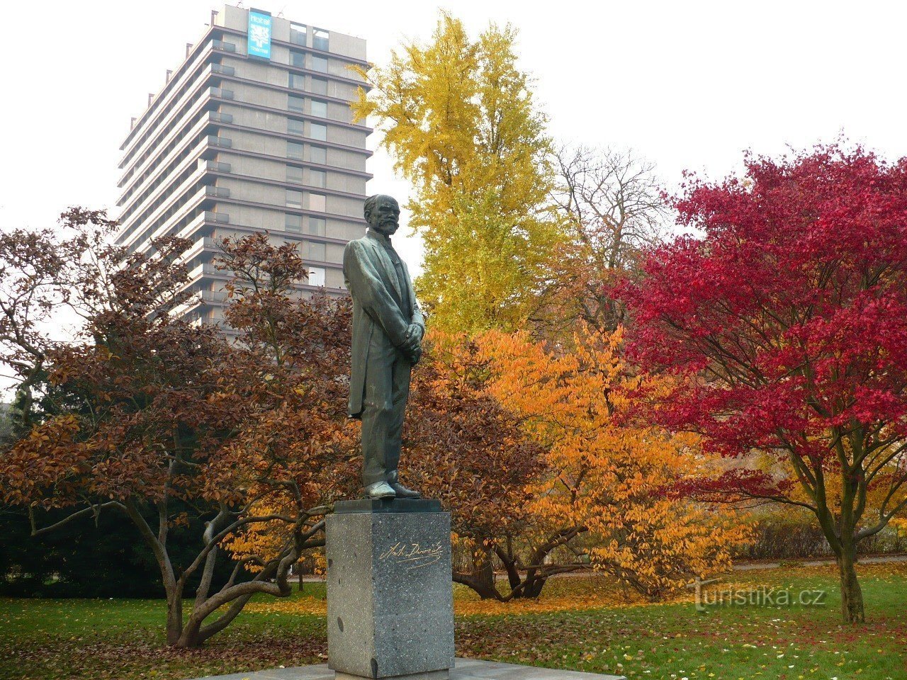 statue of Antonín Dvořák in KV