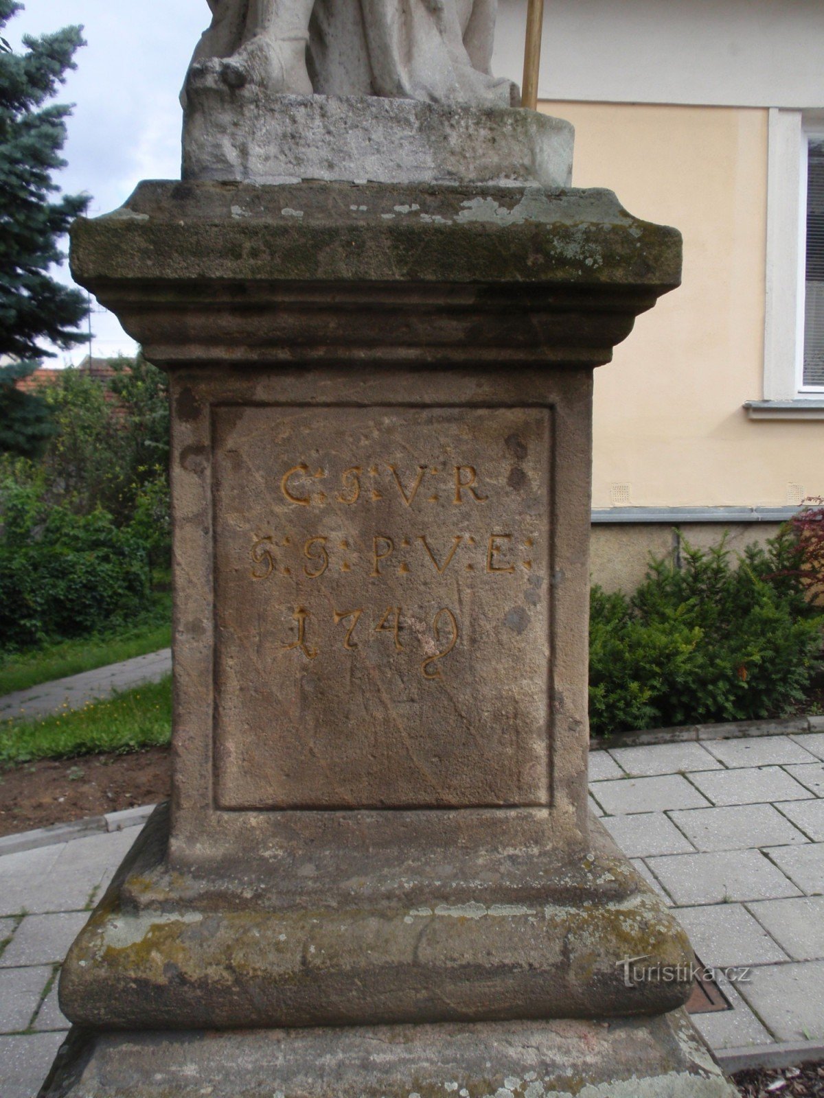 Estatua del arcángel Rafael en Rájc-Jestřebí