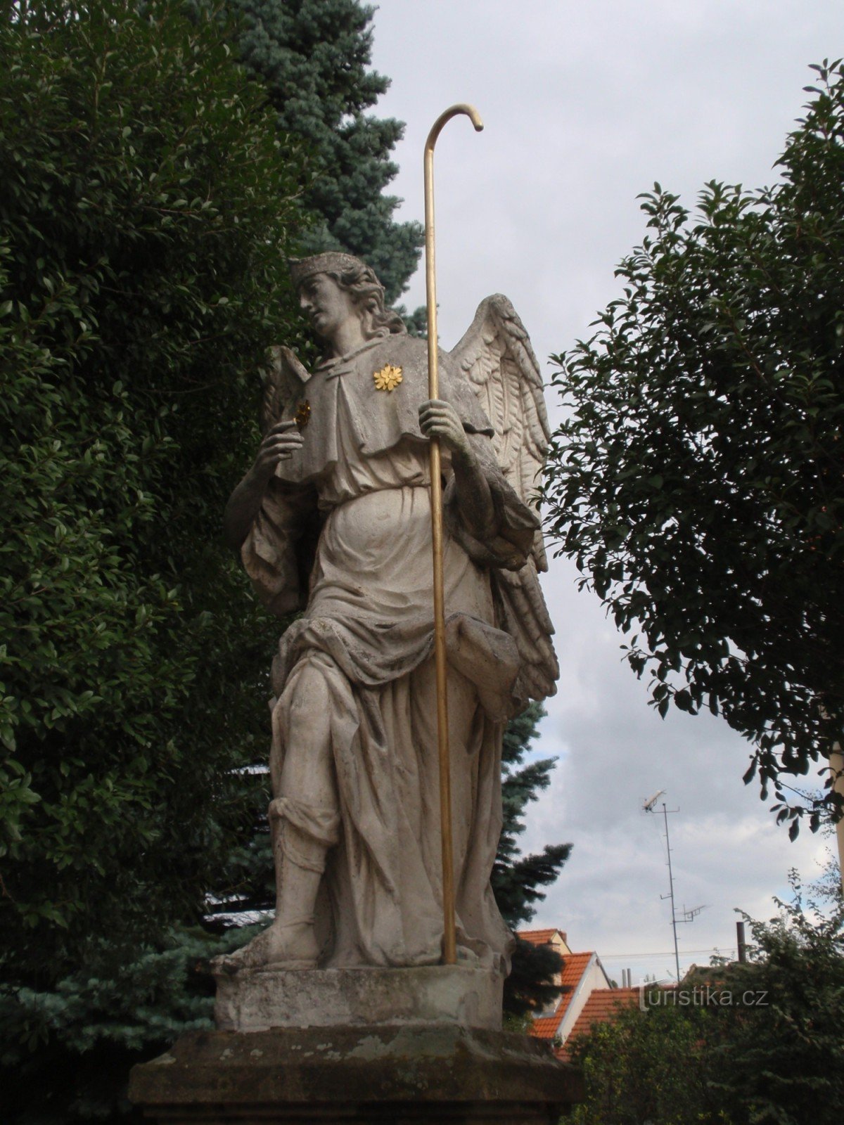 Estatua del arcángel Rafael en Rájc-Jestřebí