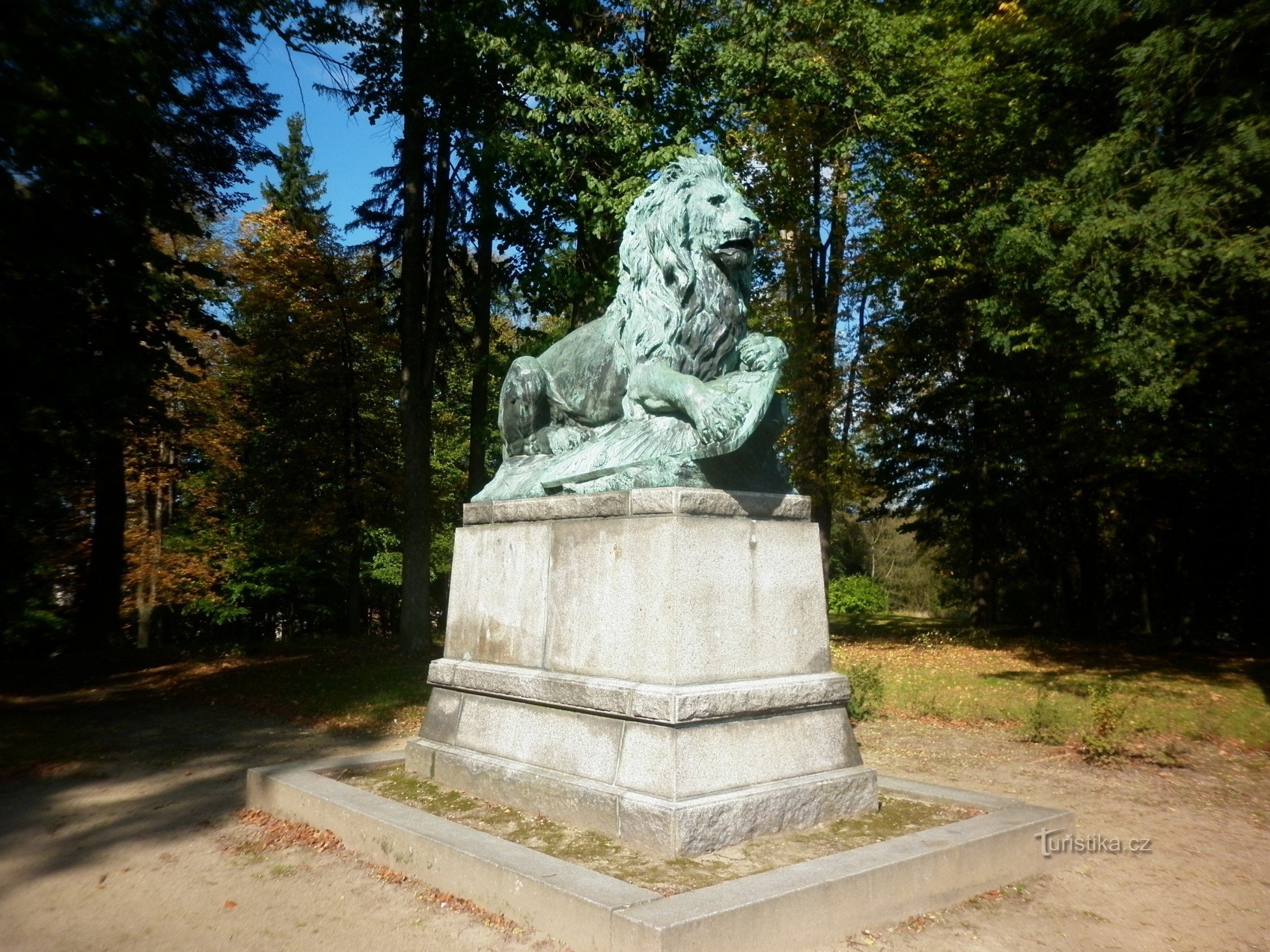 捷克狮子雕像