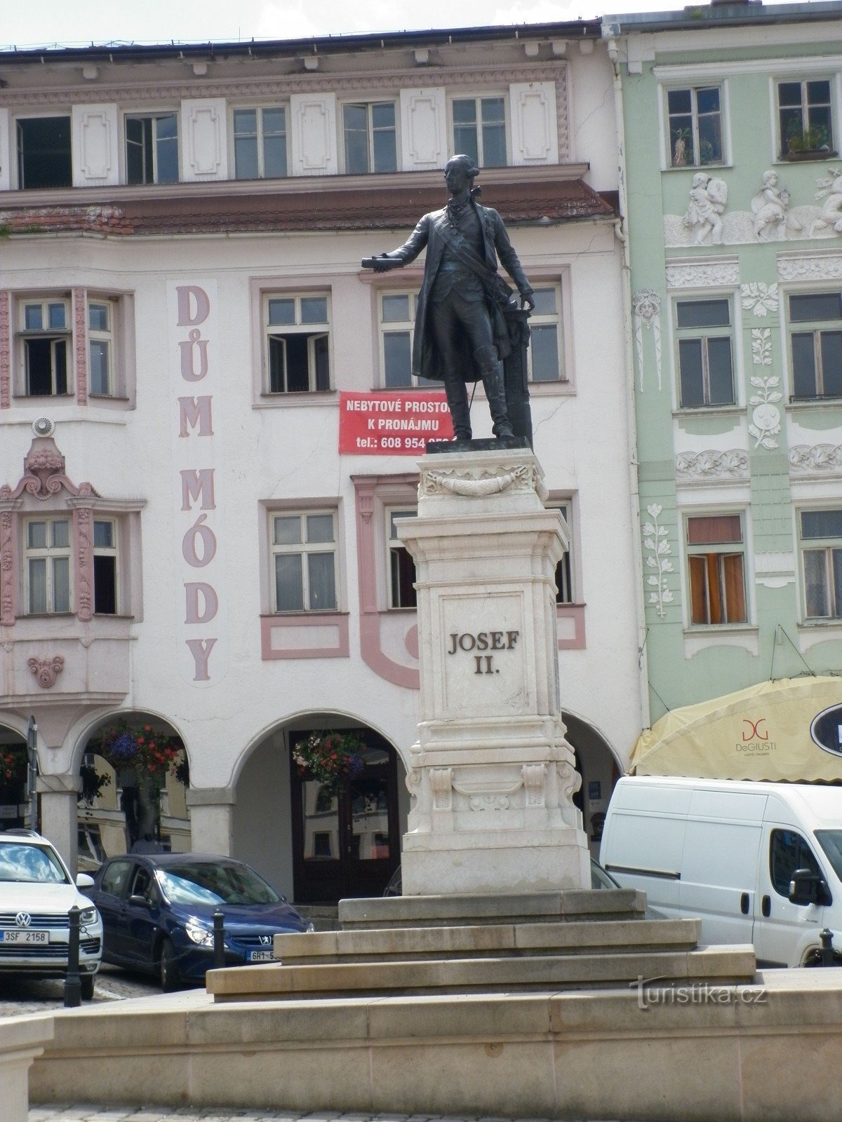 Statuia împăratului Iosif al II-lea.