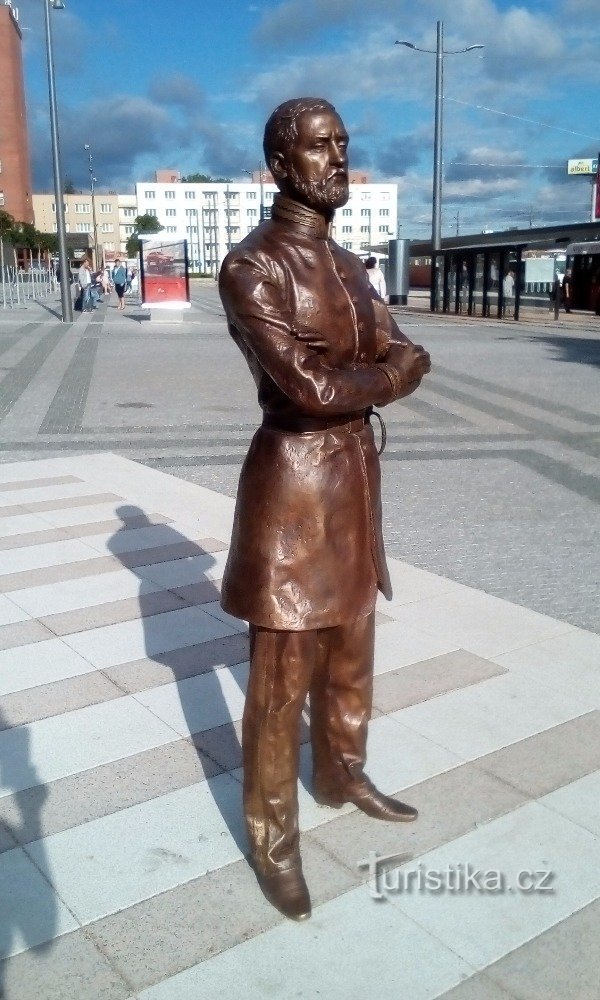 Jan Perner szobra