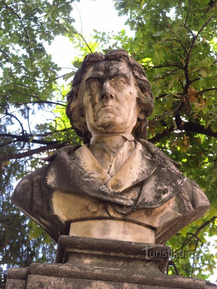 Statue von Josef Dobrovský in der Prager Kampa
